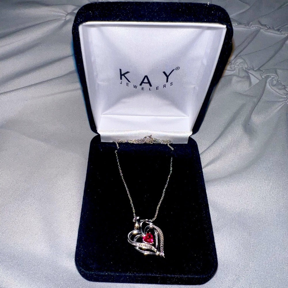 silver heart necklace (NEVER WORN)
